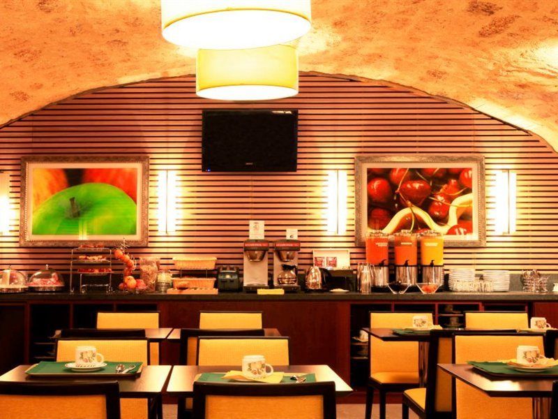 Hotel Folkestone Opera